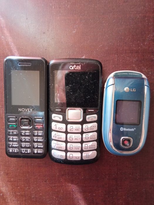 Сотовые телефоны разные