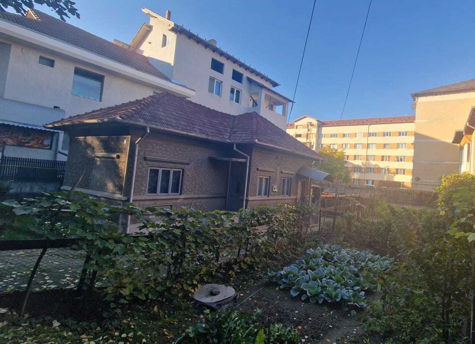 Casă și Teren de Vânzare