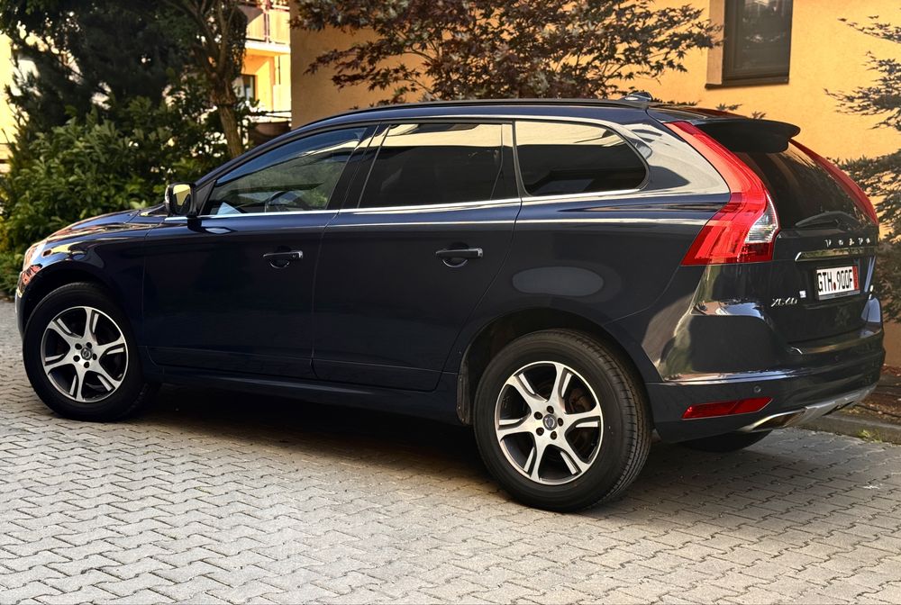 Volvo Xc 60 Diesel/4x4/ Xenon-Led/ Line-assist/Distronic/Euro5