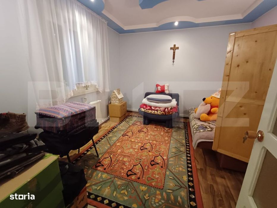 Casa cu 8 camere, 400 mp, 15 ari teren, Salcea