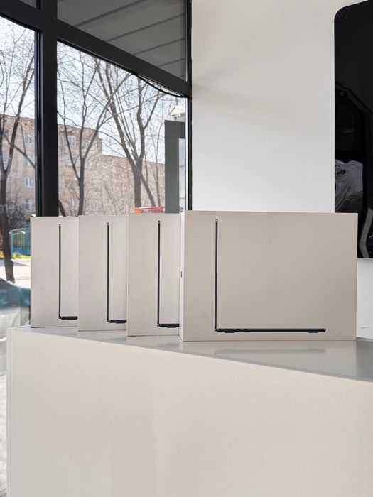 MacBook Air M2 • 16GB/256GB