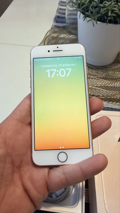 Iphone 8 64 GB gold перфектен full