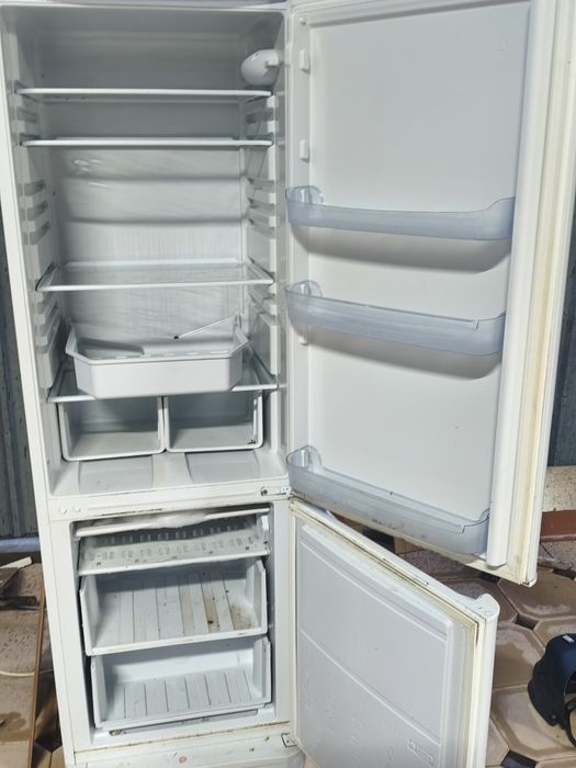 Холодильник Indesit