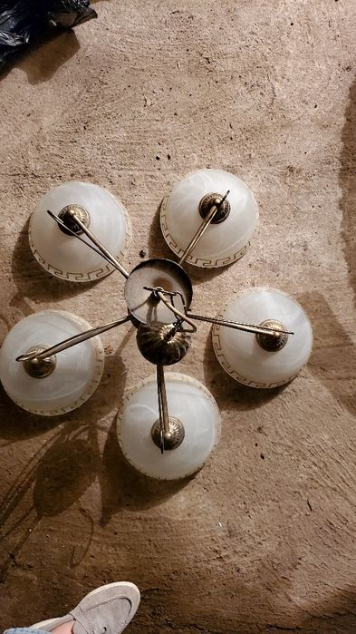 Продаётся люстра 5 рожковая