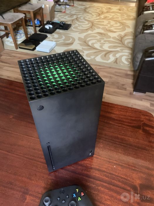 Xbox series X 1tb. 1 ta gamepad ideal.