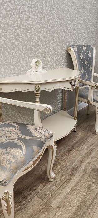 Консольный столик