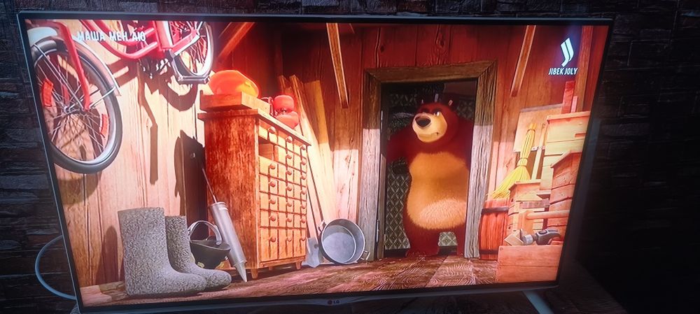 Телевизор LG диагональ 102см