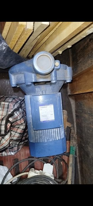 Продам насос водяной