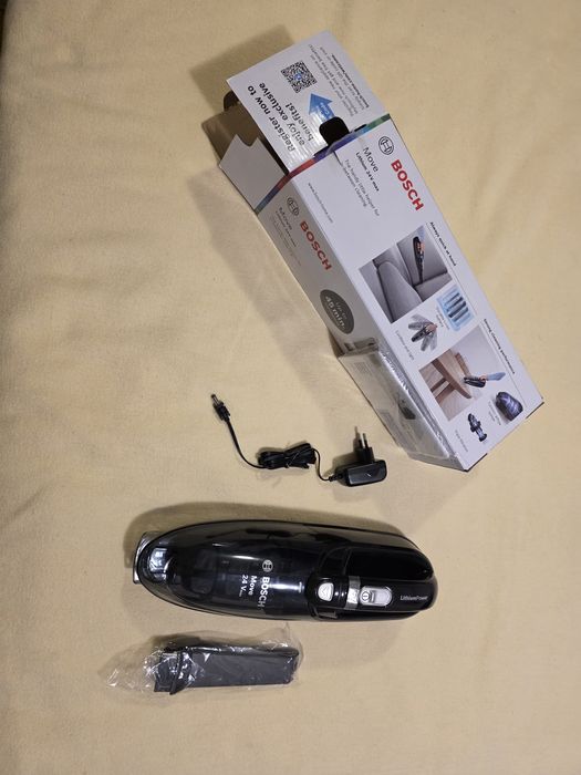 Vand aspirator de mana BOSCH Move BHN24L  0.3l, 21.6V autonomie max 45 min, High Airflow System, negru