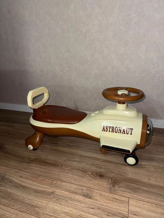 Автомобиль игрушечный
