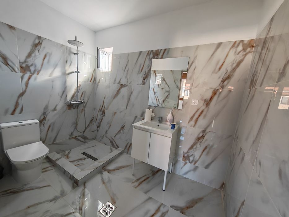 Inchiriez Casa / Clinica / Salon /