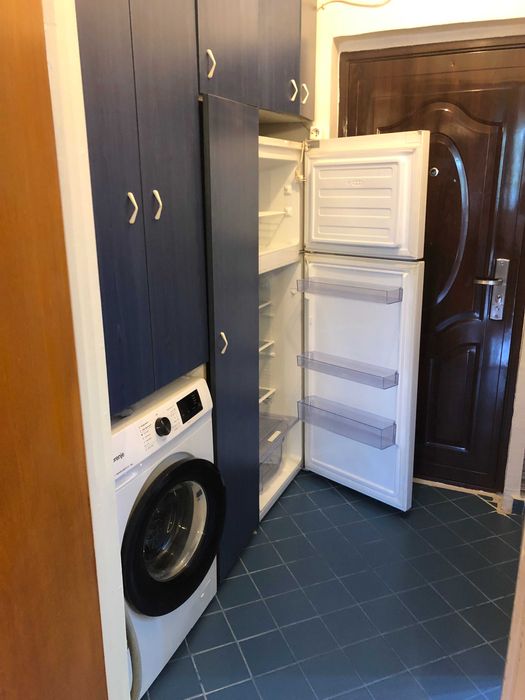 Garsoniera Piata Drumul Taberi metrou Tudor Vladimirescu 2 min  tramvai 41 3 min- Semi-renovata