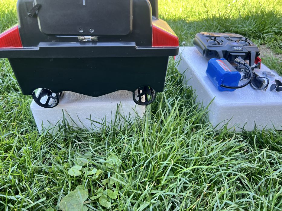 Navomodel plantat 3 cuve cu GPS – stare aproape nouă