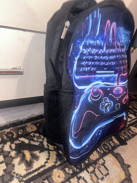 Рюкзак Новый, с барсеткой и пеналом.