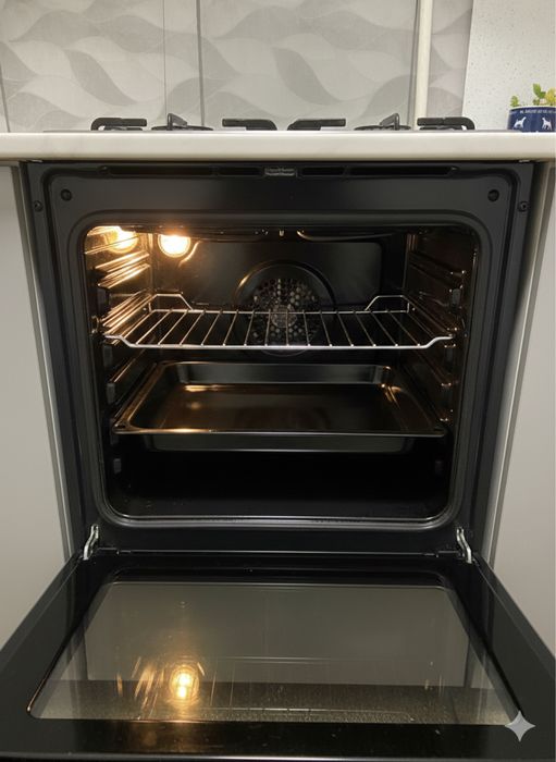 Oportunitate: Bucătărie Completă Modernă + Aragaz Beko + Hotă