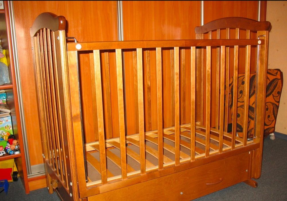 Продам детскую кроватку