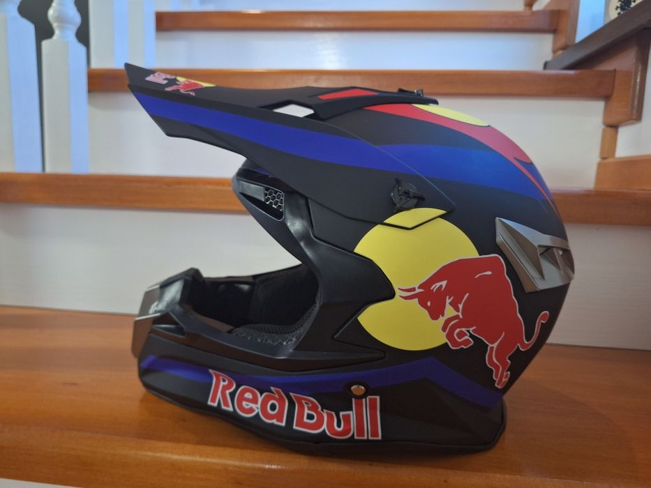 Cască Enduro Red Bull disponibil    L   XL  XXL