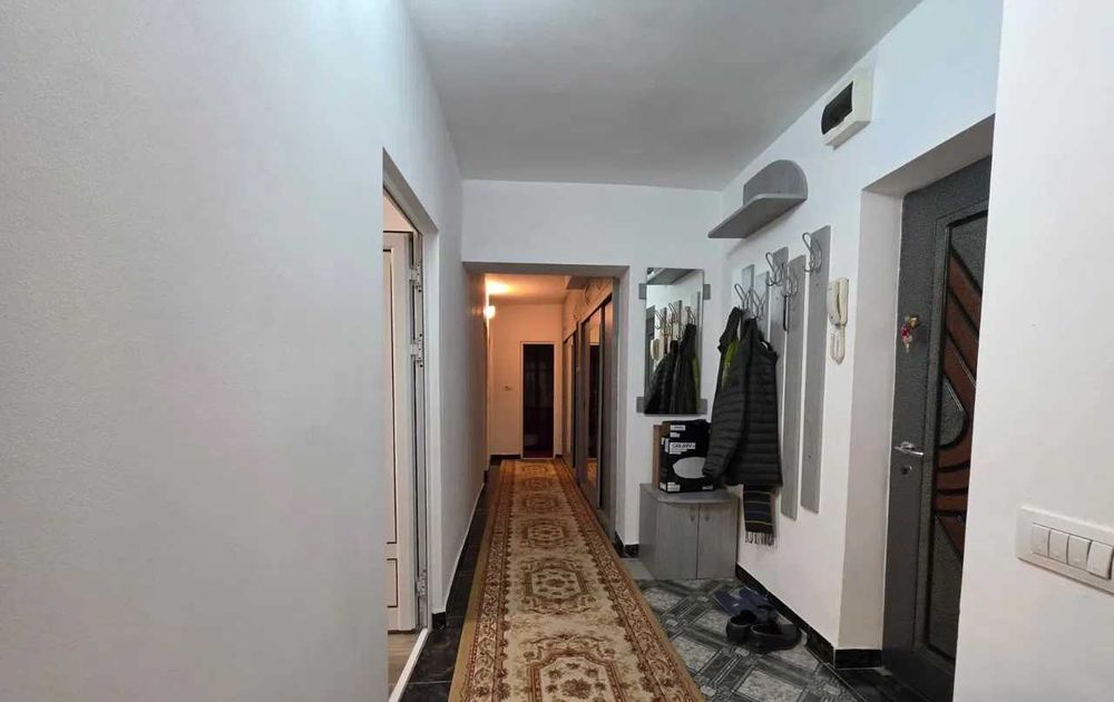 Inchiriez apartament 3 camere