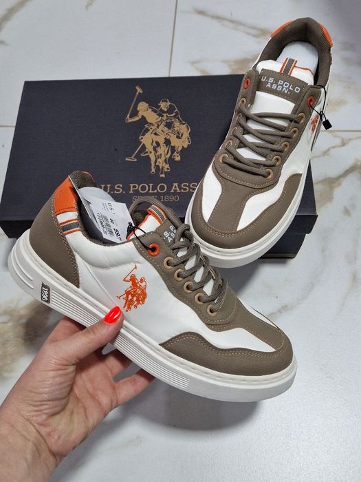 Adidasi unisex Originali .