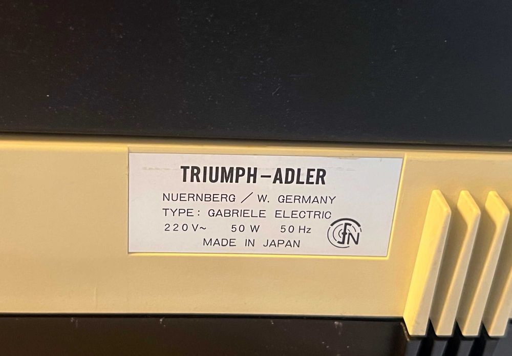 Masina de scris electrica mecanica Triumph Gabriele 2300