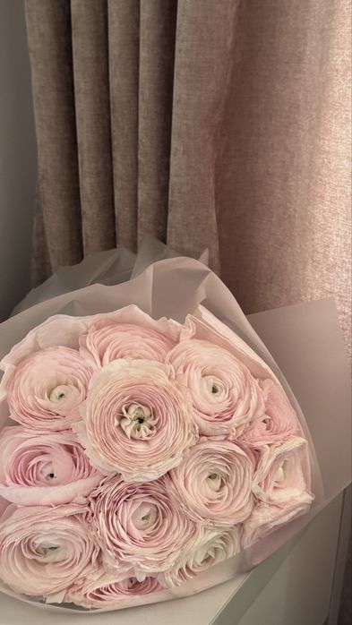 Свежий букет ранункулюсов