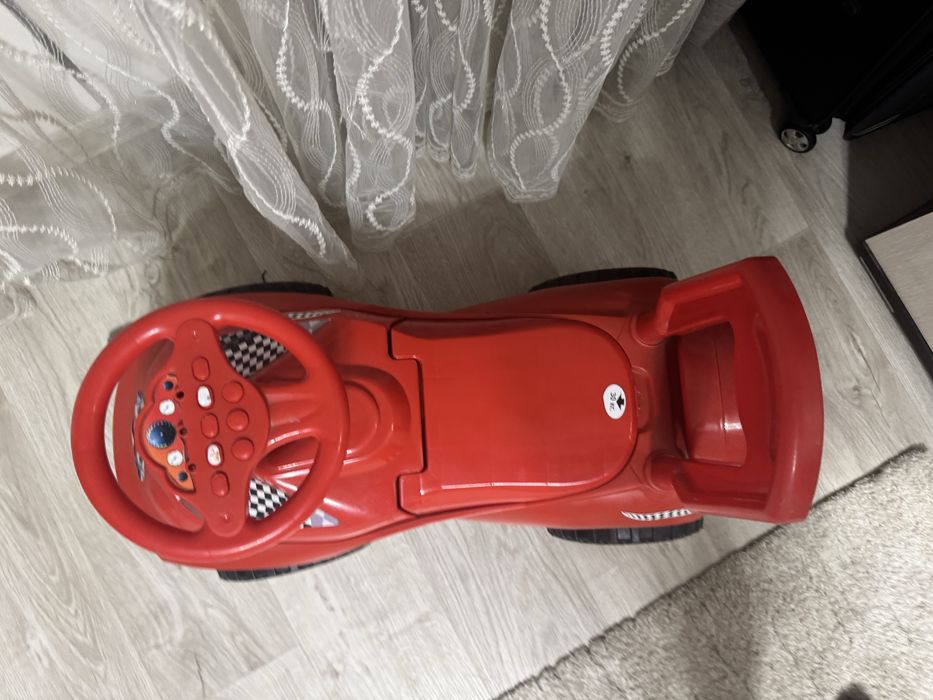 Машинка-каталка. . . . .