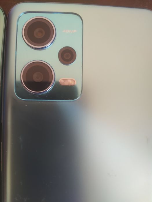 Продавам 2 броя Redmi note 12