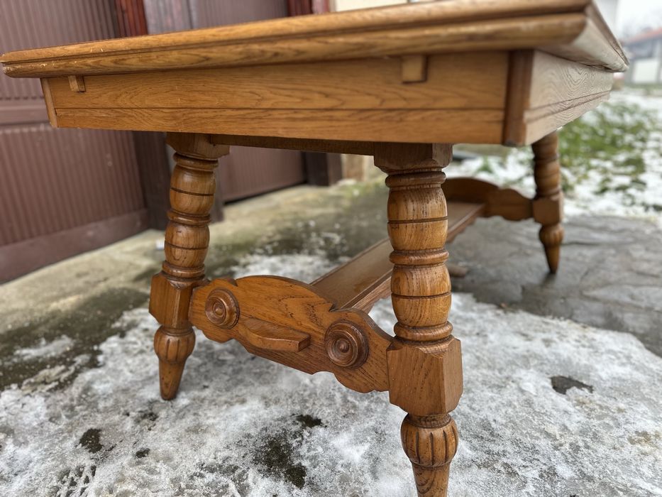 Разтегателна трапезна маса – класически стил