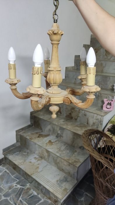 Lampa rustică din lemn masiv