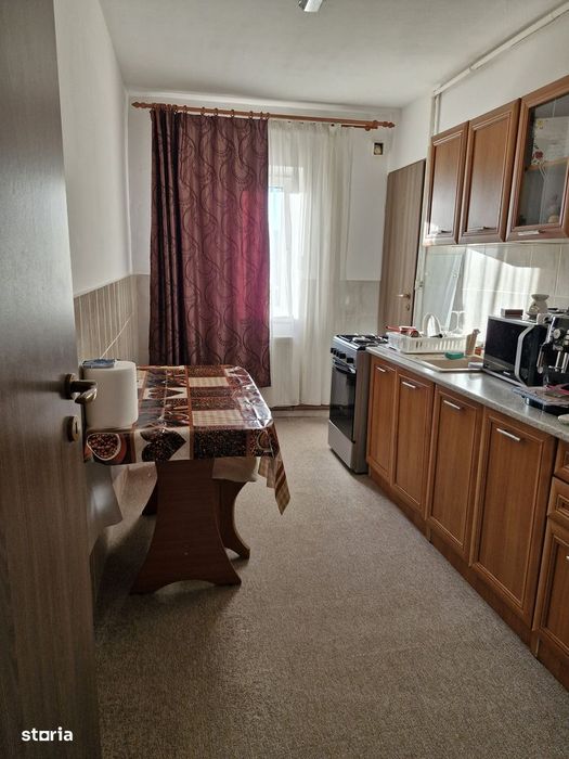 Apartament 3 camere, balcon, etaj 4, Ghimbav