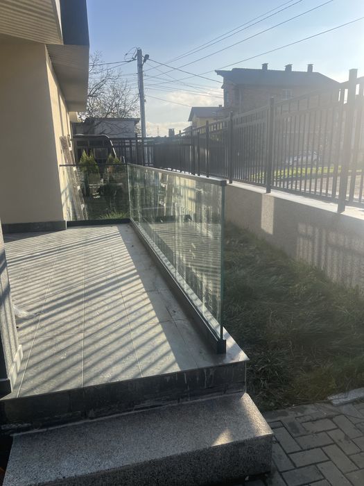 Стъклени парапети цени от 160 евро с ддс плюс монтаж