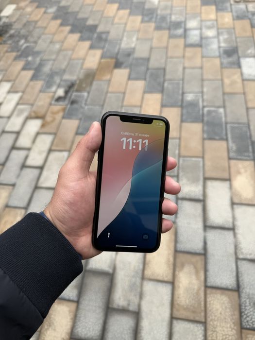 Iphone xr ayfon xr 64gb qora tel ideal sotiladi aybi yo face ishlidi
