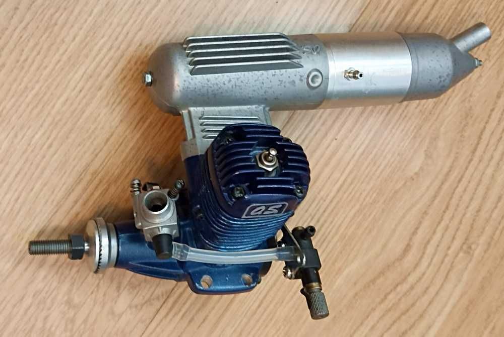 Motor aeromodel OS Max 46LA , 7,5cc nitro cu elice si bujie modelism