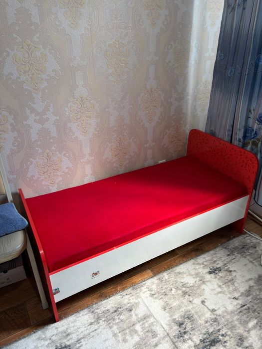 Продам шкаф и кровать