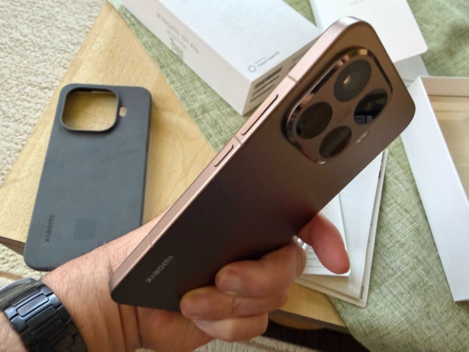 Xiaomi 15T Pro în stare excepțională, în cutia originală, cu husă inclusă
