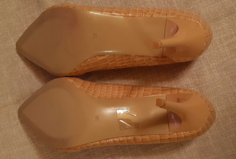 Продавам  нови дамски официални обувки