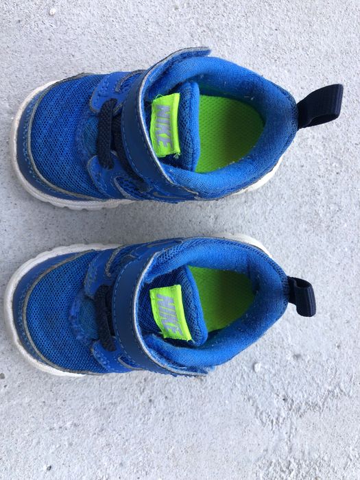 Маратонки Nike 19 -20 номер и черните 21 номер