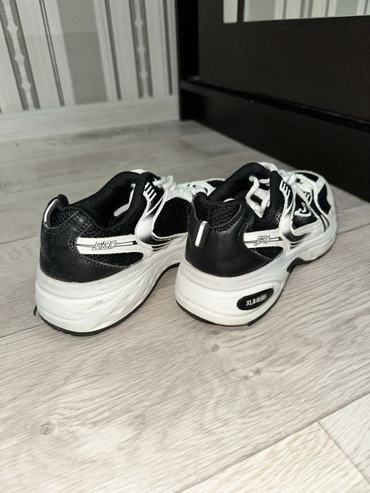 Продам кроссовки