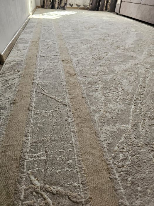 Ковер в хорошом состояние