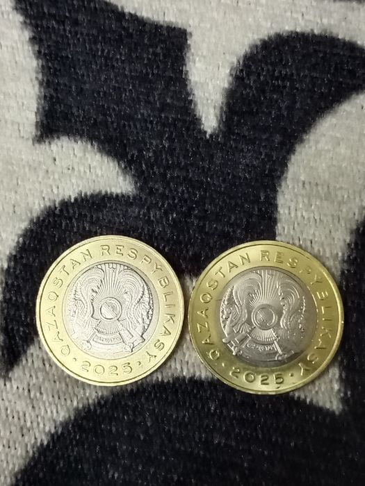 Продается монеты номиналом в 200 ,100