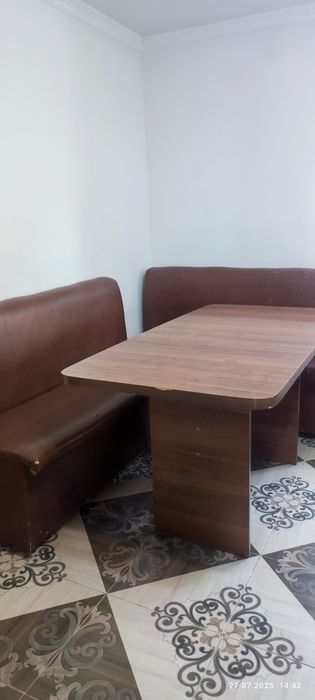 Диван 2 шт, стол