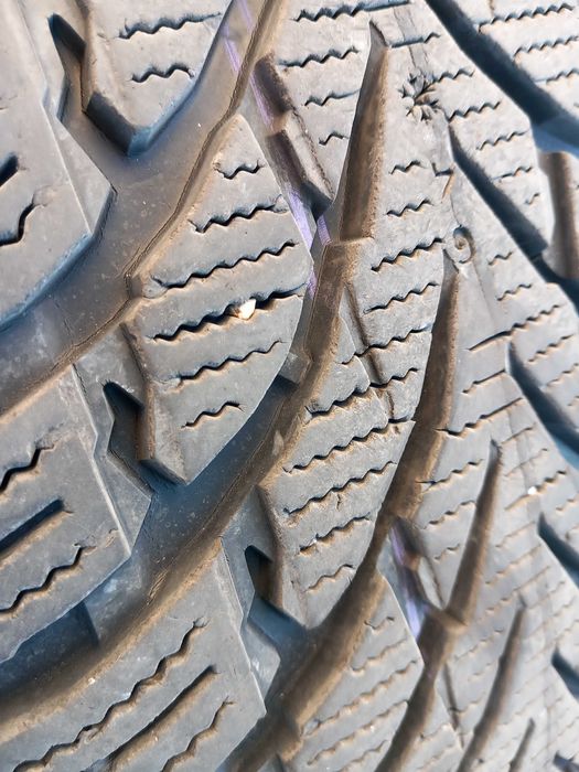 225/60 R18 Nokian