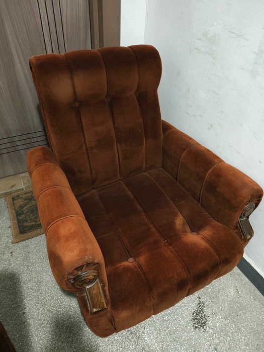 Разтегателен диван и 2 фотьойла