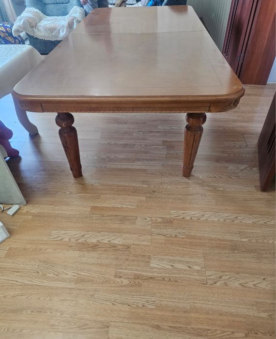 Стол из чистого дерева