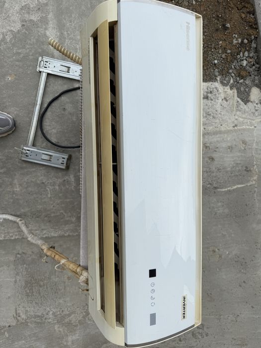Климатик Hisense-12 Inventer