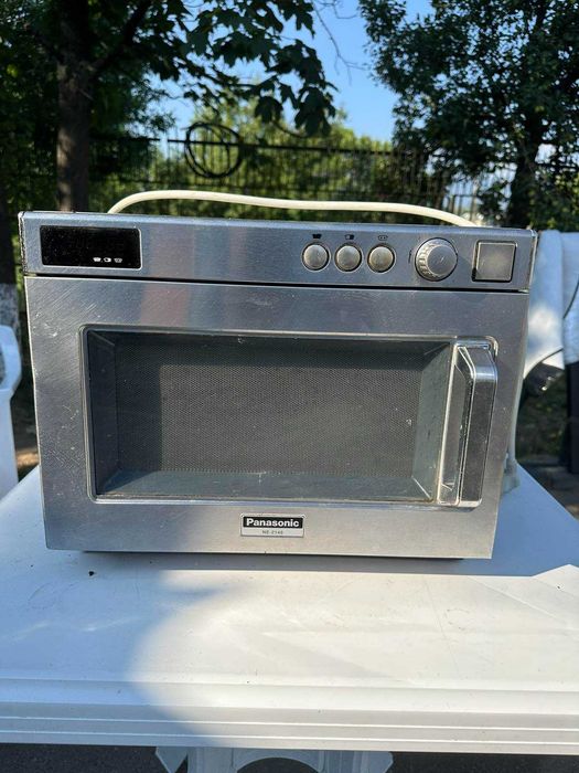 Професионална микровълнова Panasonic