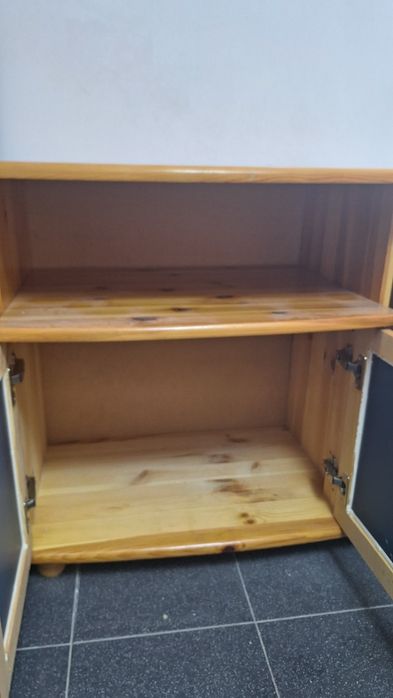 Шкафче за телевизор от чам