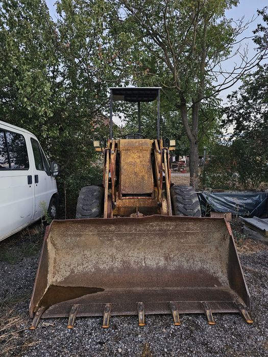 Vând încărcător frontal