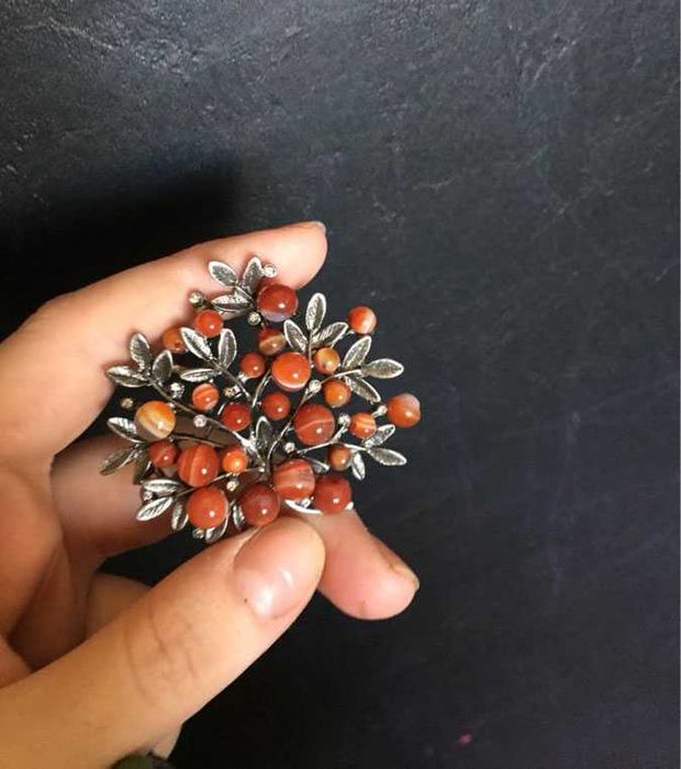 Яркие праздничные брошки 5-6см.