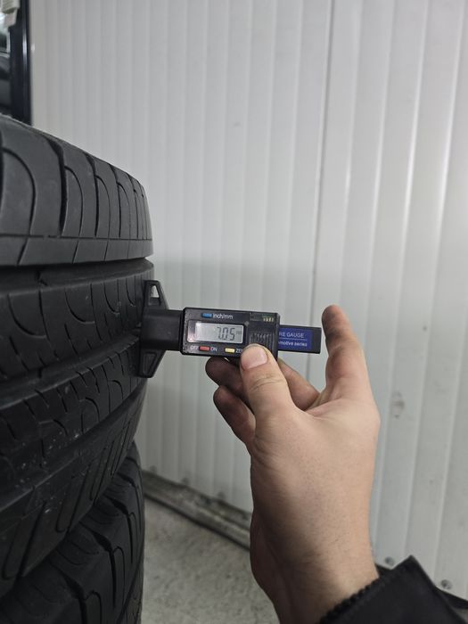 4 Броя Бусови Гуми 215/65/16C Goodyear 2x7mm 2x6,5mm